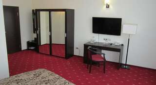 Гостиница Красный Холм Михайловское Улучшенный двухместный номер с 1 кроватью-5